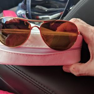 Oakley Aviatr sunglasses in excellent  condition